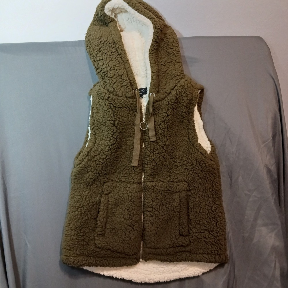 Love Tree Sherpa Vest Womens Small Olive Green Excellent Hooded Faux Fur Lined